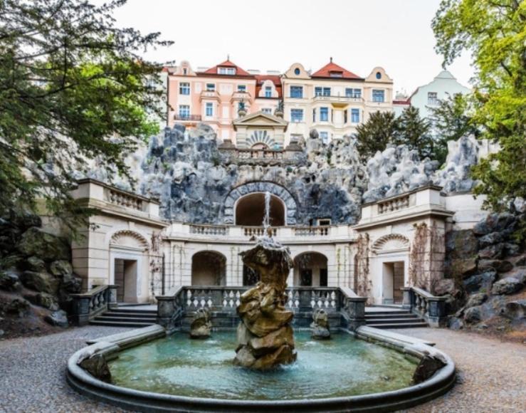 Claris Praag